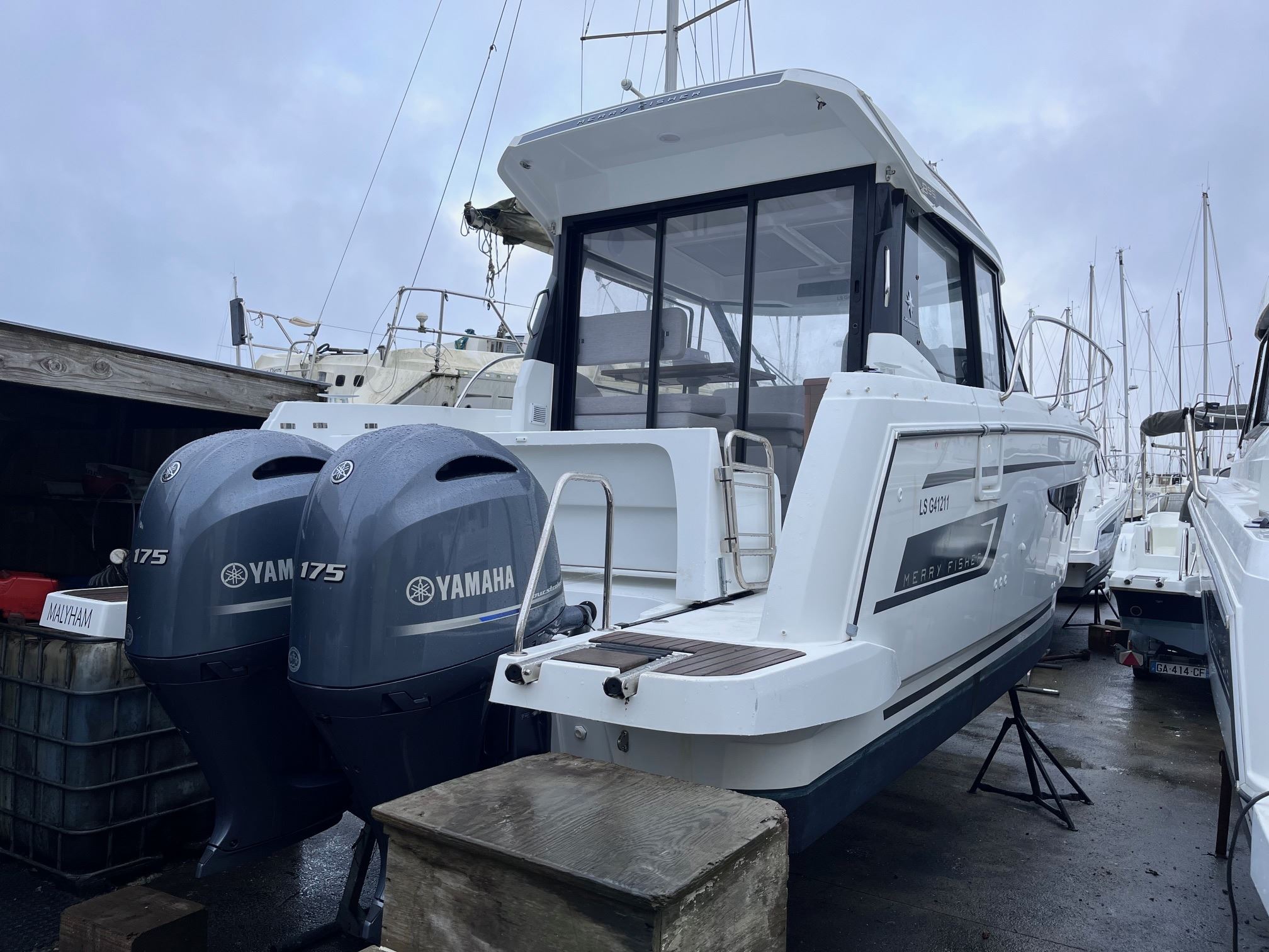 slider 1 Jeanneau Merry Fisher 895